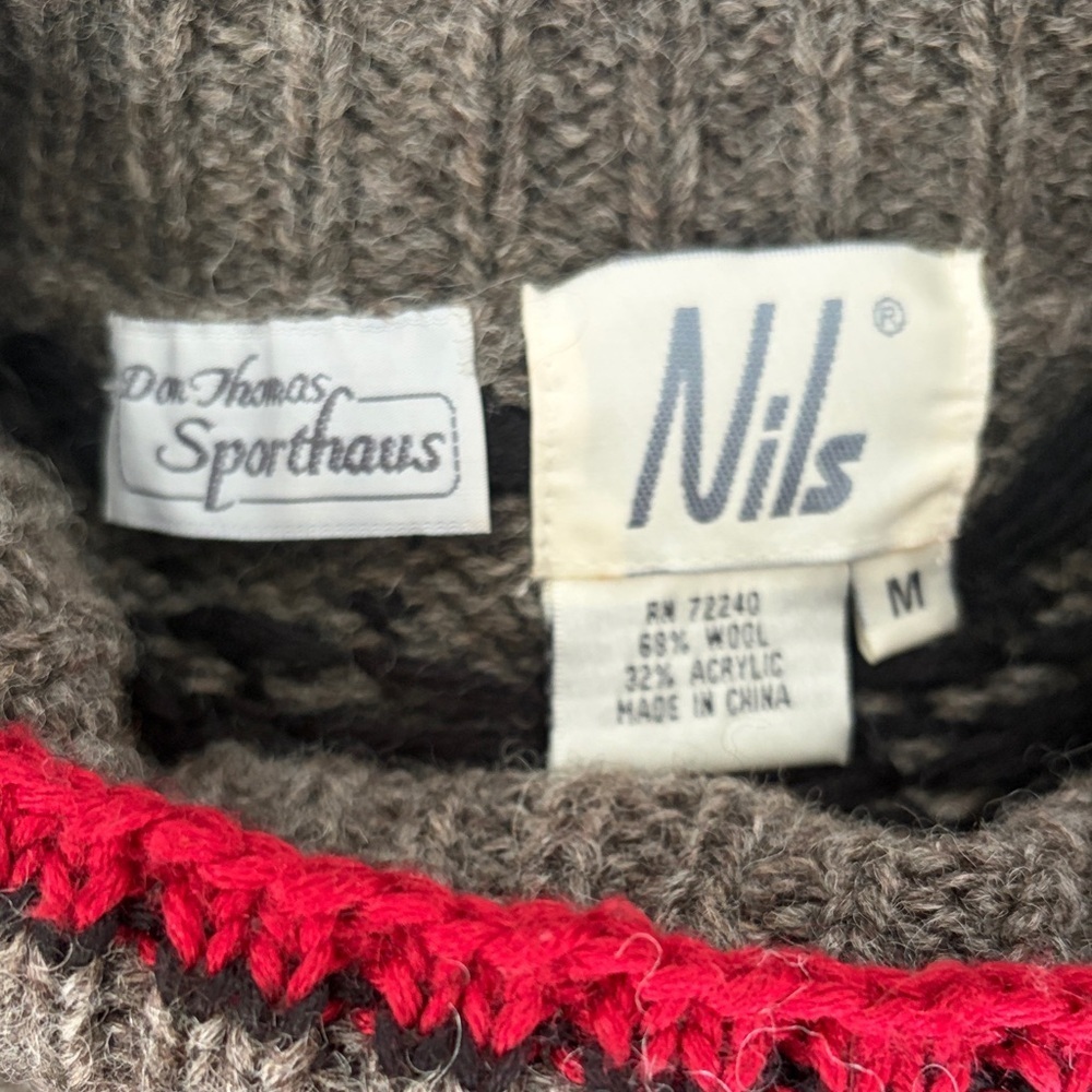 Don Thomas Sporthaus Men's Turtleneck Sweater in Gray and Red Pattern - Picture 6 of 6